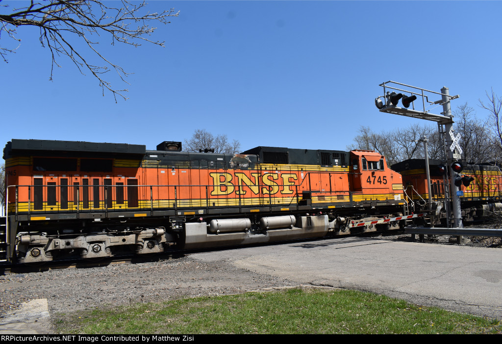 BNSF 4745